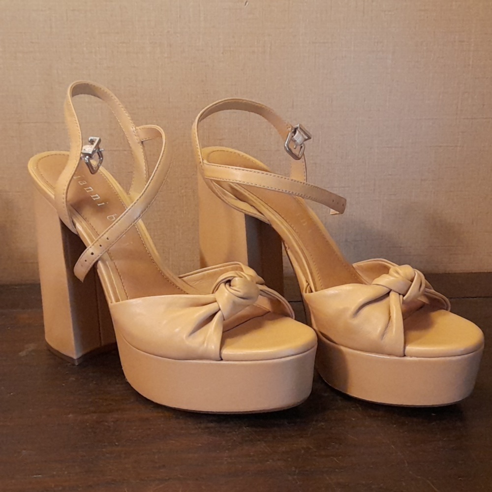 Gianni Bini Hartliye Siera Tan High Heels